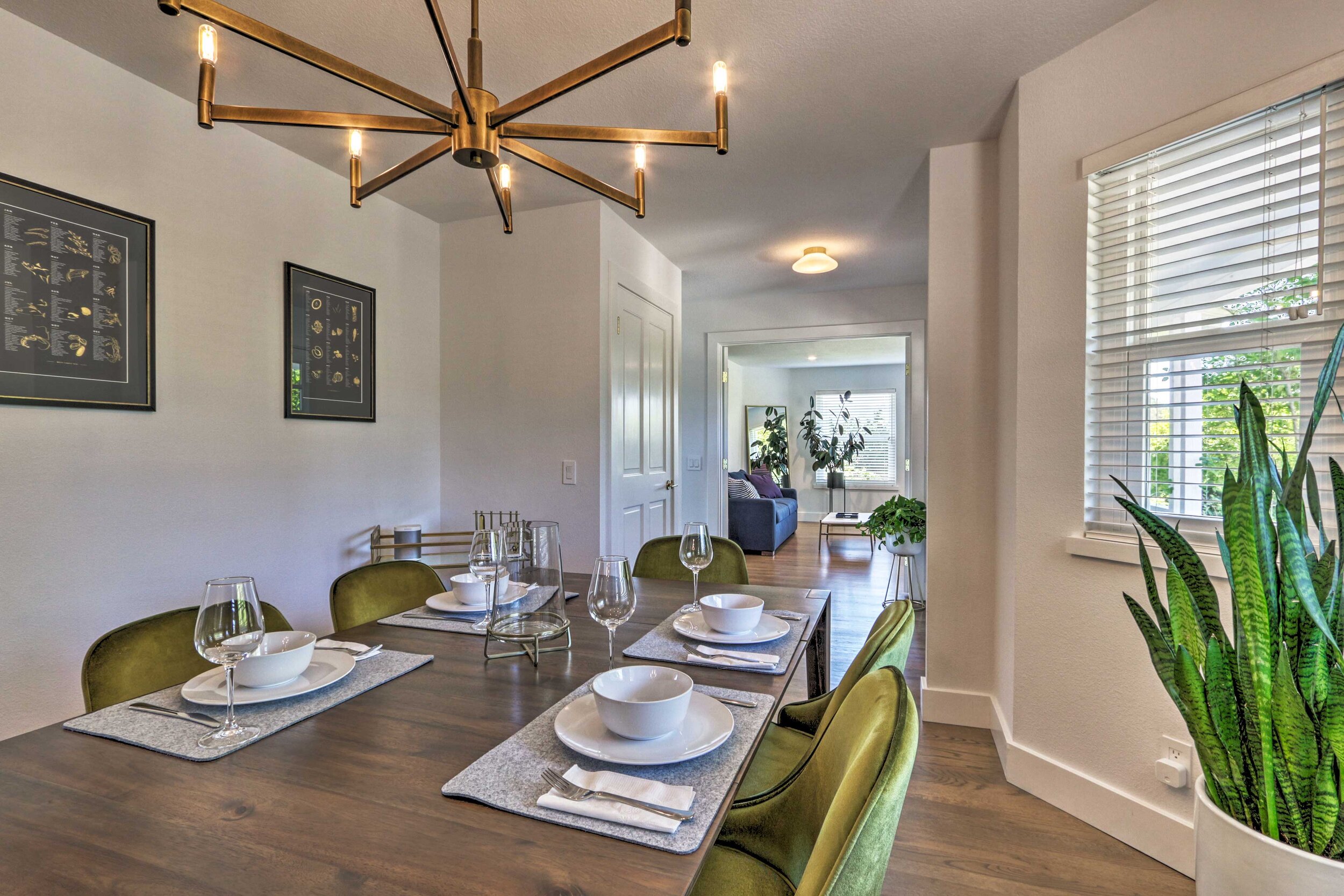 Bloomfield House — dining area