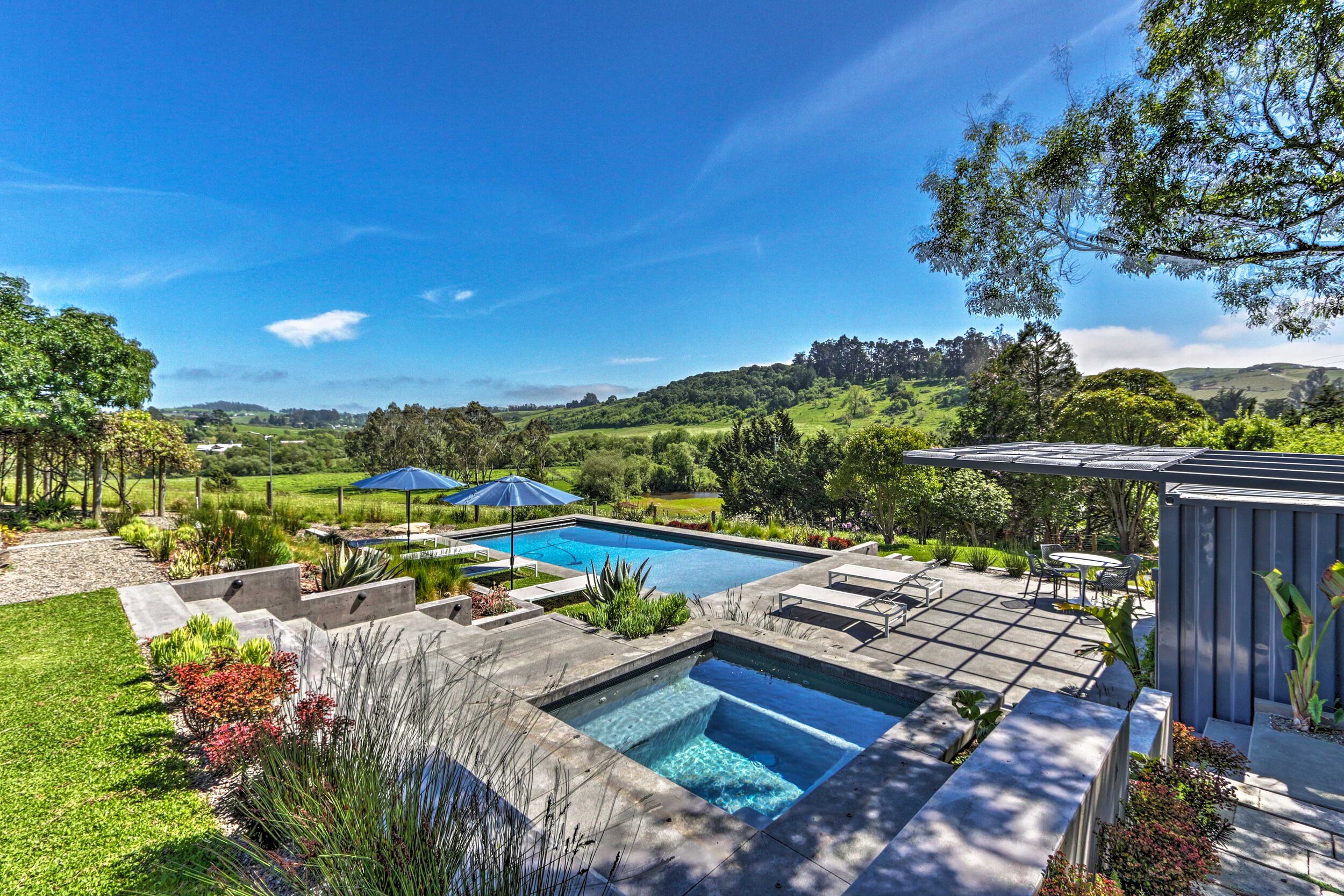 Bloomfield House — pool